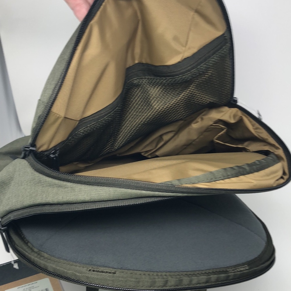 NWT The North Face Aurora 22L Backpack Green Laptop Travel School NF0A3KY8 - Picture 4 of 5